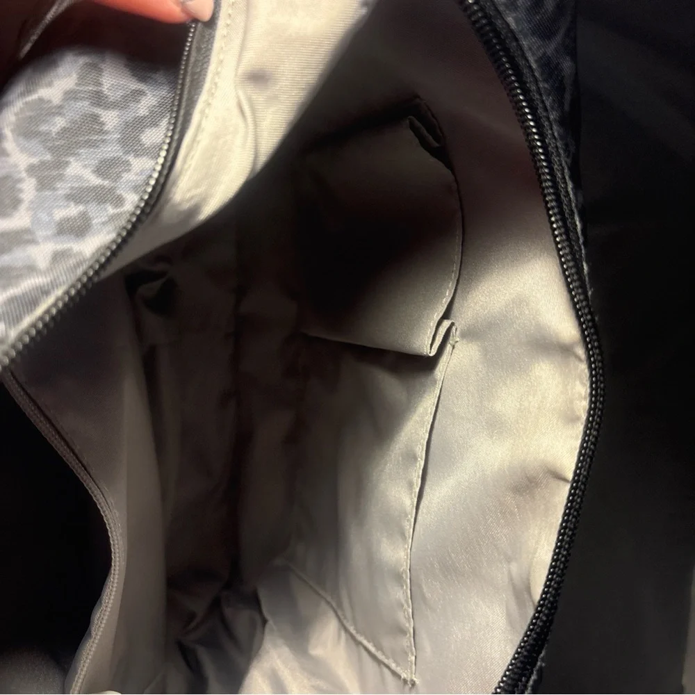 Baggallini cheetah print hobo style with canvas Crossbody strap - Picture 9 of 11